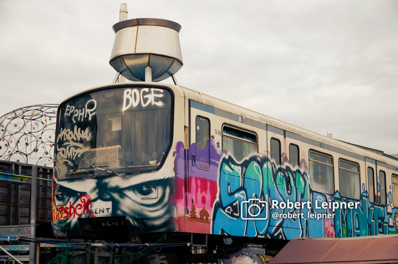 ausgediente U-Bahn mit Graffitti