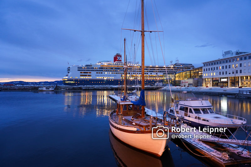 Hafen von Trondheim mit Schiffen