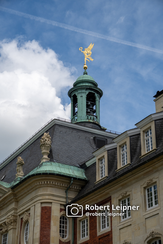 Münster Turm mit Skulptur
