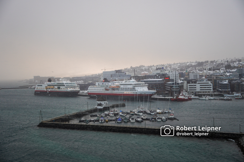 Hafen von Tromso mit Hurtigruten