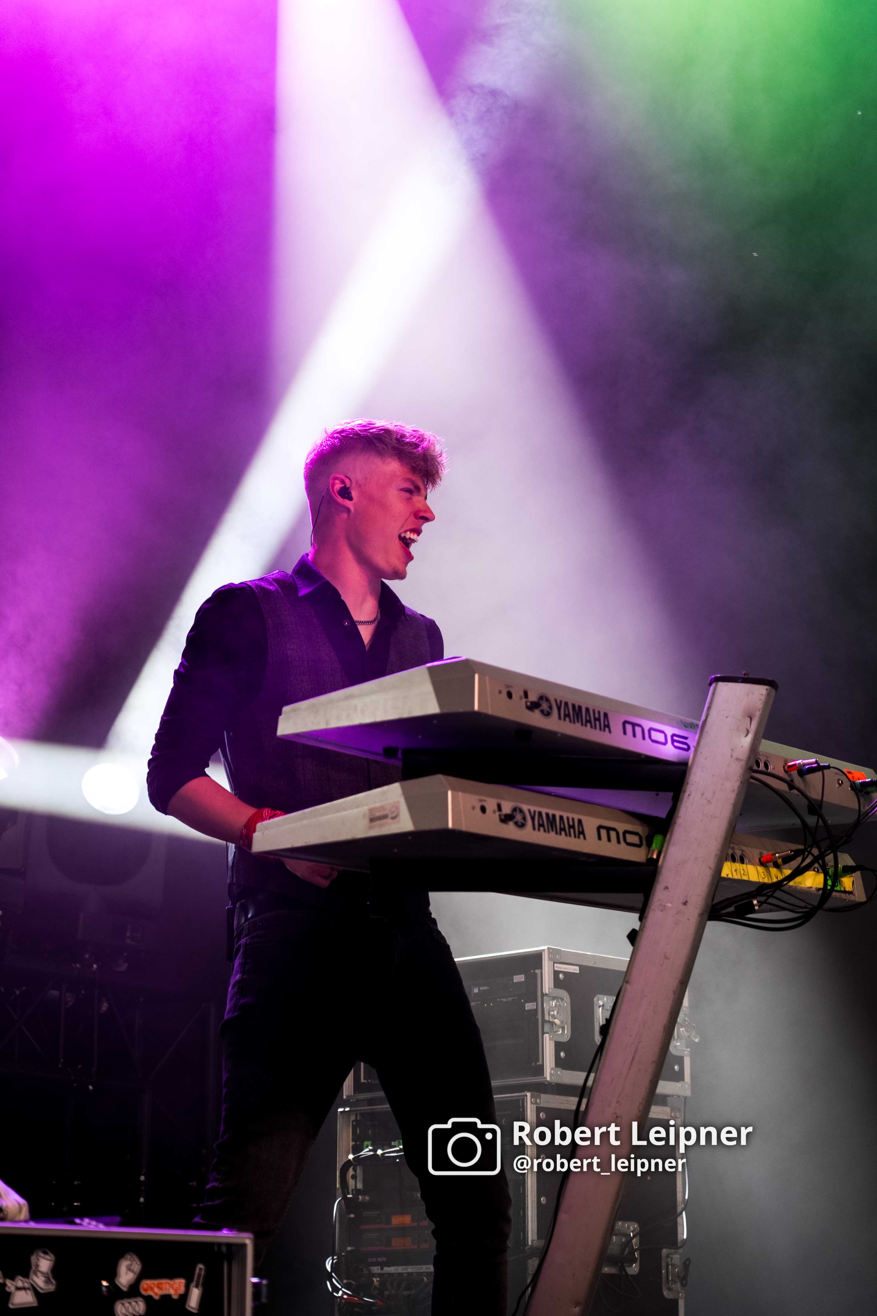 Keyborder mit der Partyband VIPs auf dem Killesberg in Stuttgart am Lichterfestival