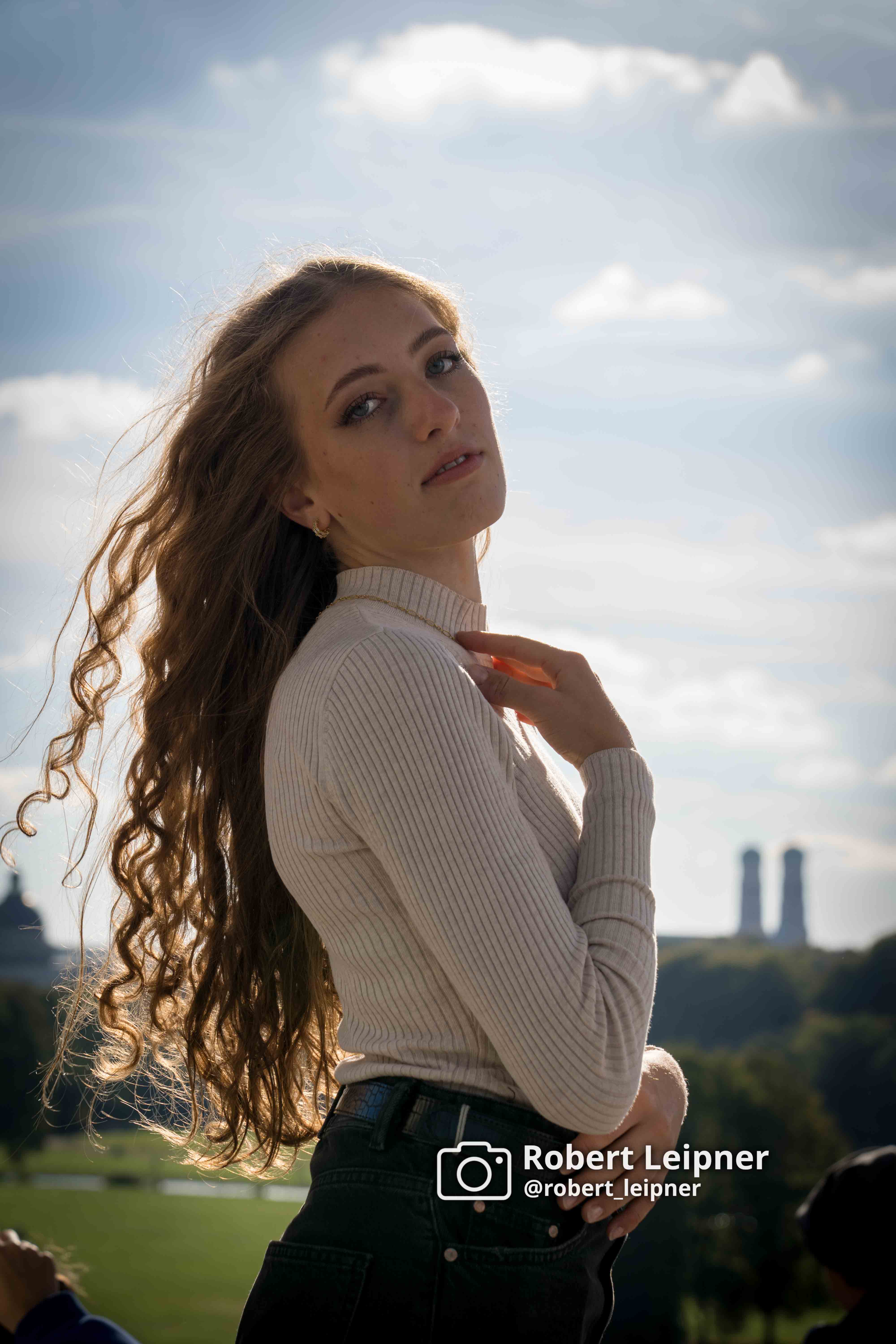 weibliches Model im englischen Garten in München