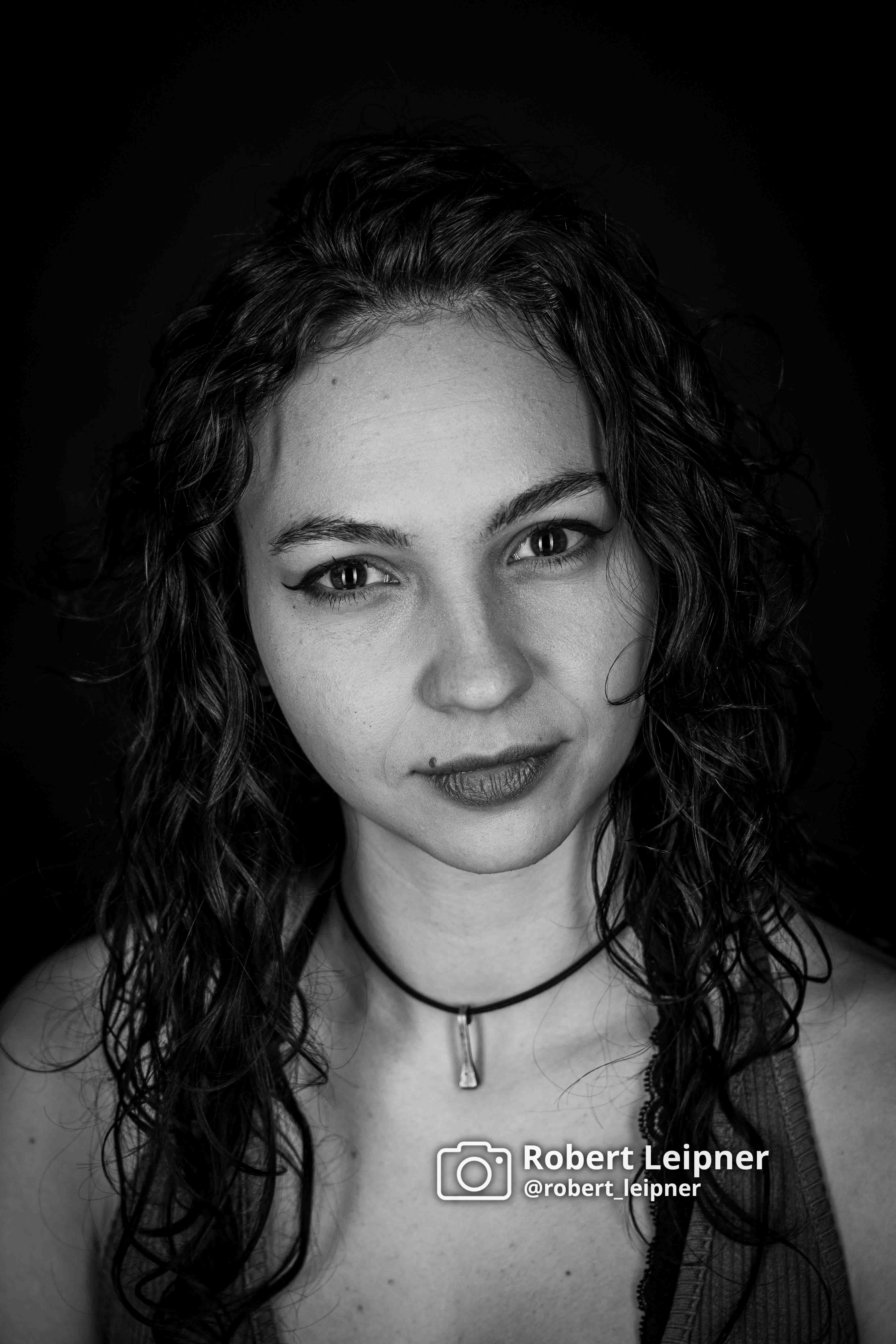 Model Portrait in schwarz-weiß