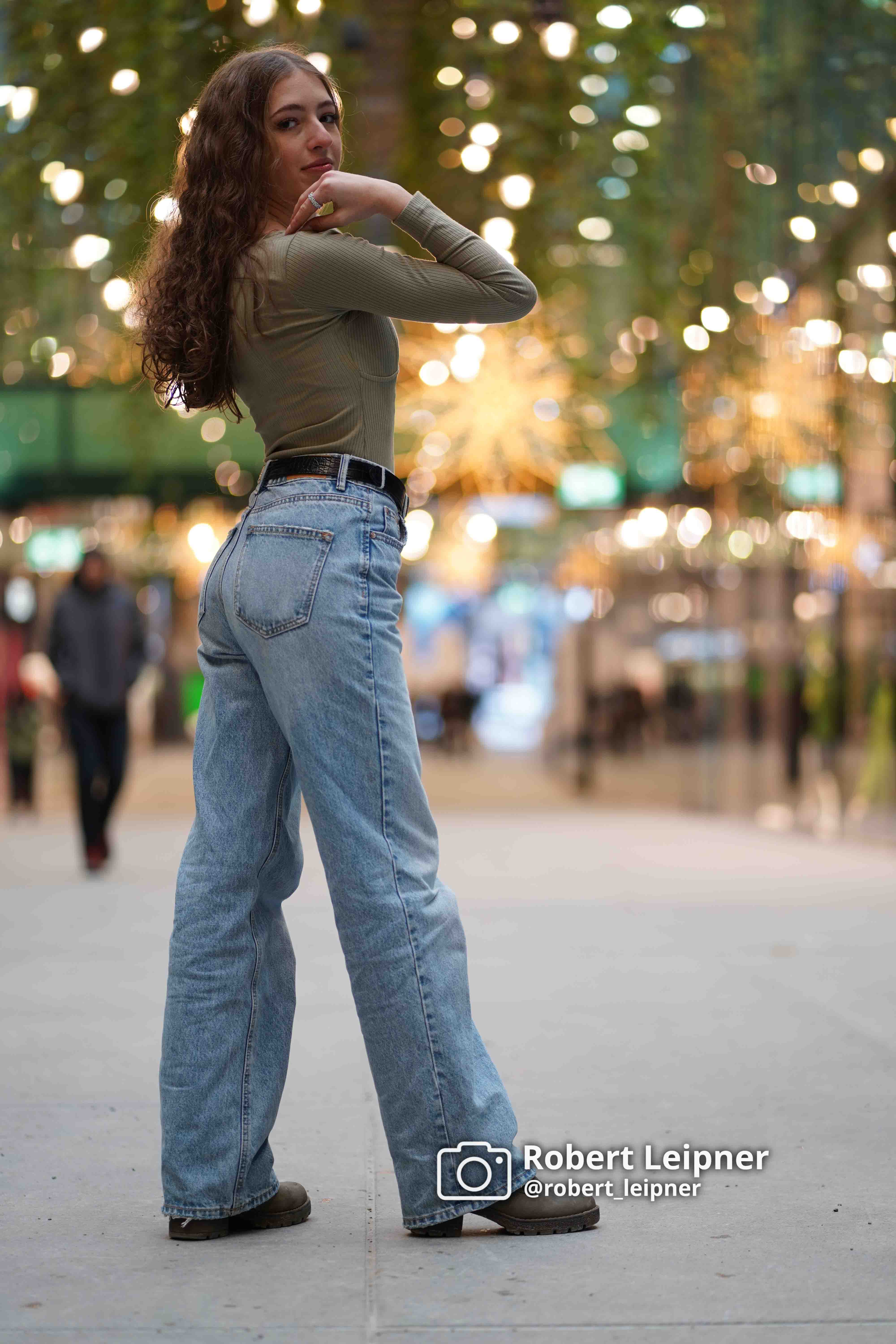 weibliches Model in einer Einkaufspassage in München